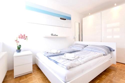 Market, Metro, City Center by JR City Apartments