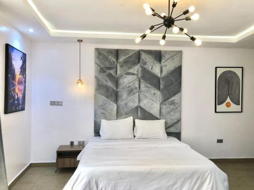 a bedroom with a bed and a ceiling fan at Elegant 3 Bedroom Apartment in Lekki