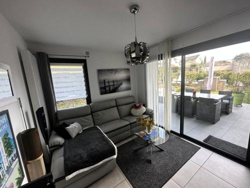 Photo de la galerie de l'établissement Residence L'unik - Charmant appartement dans résidence contemporaine ! MAE-5084, à Brison-Saint-Innocent