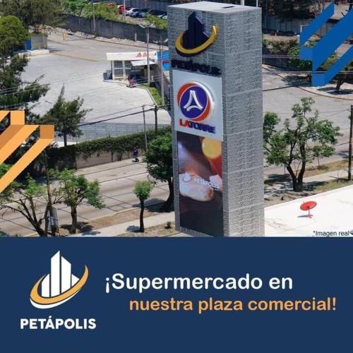 a sign for a nisseria pizzeriaccacca at Apartamento con piscina zona 12, Petapolis in Guatemala