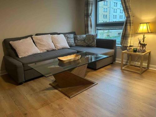 Photo de la galerie de l'établissement Modern Edinburgh Apartment 2 bedrooms & two bathrooms, à Édimbourg