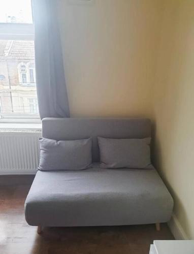 Posezení v ubytování Gravesend 1 Bedroom Flat 2 Min Walk to Station & Town Centre