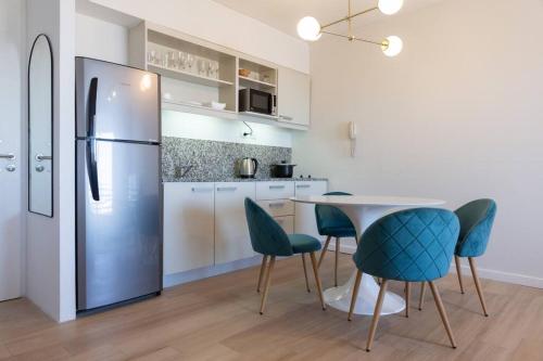 a kitchen with a refrigerator and a table and chairs at Quartier II by depptö in Buenos Aires