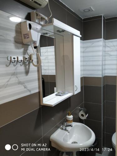 a bathroom with a sink and a mirror at MDM Apartman Vrnjačka Banja in Vrnjačka Banja