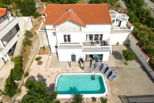 Kolam renang di atau dekat dengan Villa with a beautiful panoramic view and a swimming pool- by Traveler tourist agency Krk ID 2397
