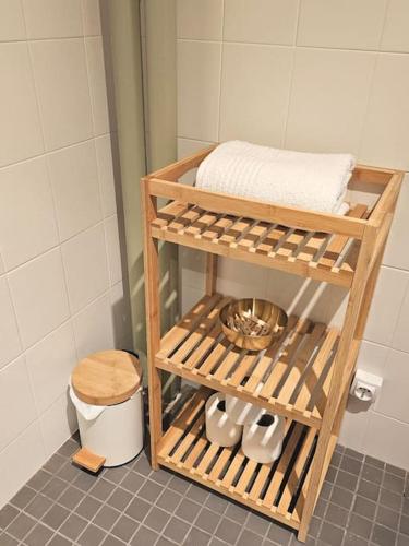 a small bathroom with a bunk bed and a toilet at Le Vénitien in Montreuil