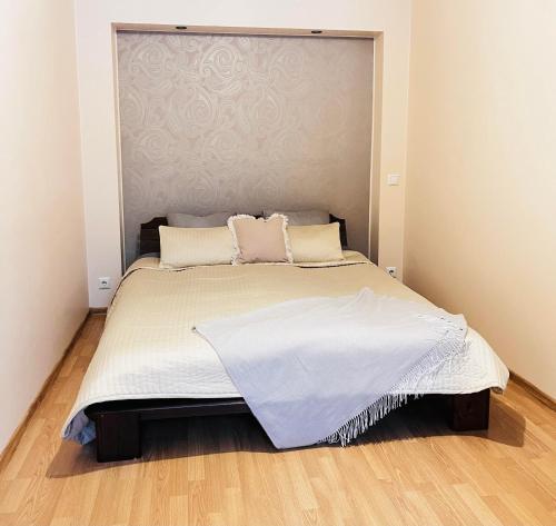a bedroom with a large bed with white sheets and pillows at Struve Apartment City Centre in Tartu