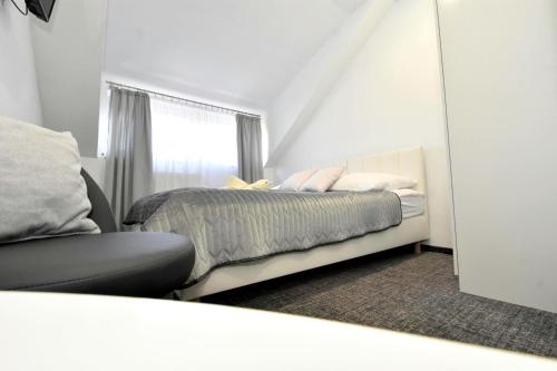 a bedroom with a bed and a mirror at Villa Sovita in Łeba
