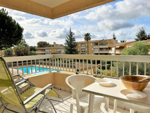 Studio cabine au Lavandou - 4 couchages, climatisé, balcon, piscine, parking inclus - FR-1-251-480