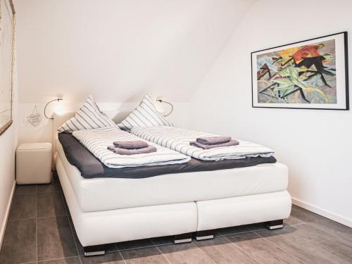 a white couch with two pillows on it in a room at Ferienhaus am Yachthafen in Peenemünde in Peenemünde