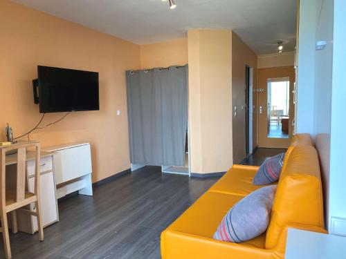 Photo de la galerie de l'établissement Studio Rénové 3* avec Loggia Fermée et Parking Privé à Balaruc-les-Bains - FR-1-553-223, à Balaruc-les-Bains