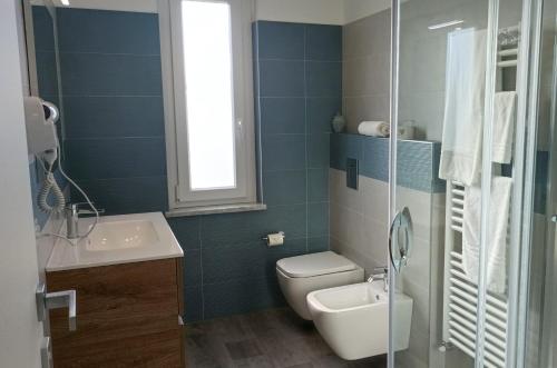 a blue bathroom with a toilet and a sink at Casa D'Antò in Petralia Sottana