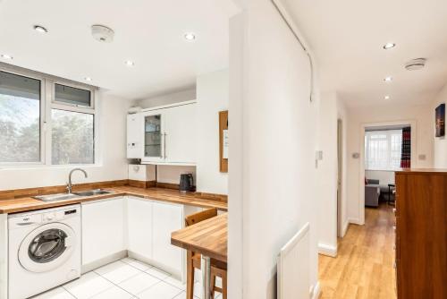 Spacious Ground Floor Apartment - fab location