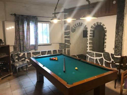 a living room with a pool table in it at Refúgio Saloio- LugarTranquilo às Portas de Lisboa in Lousa