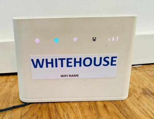 Φωτογραφία από το άλμπουμ του Samanthas Cove Private Beach House Oslob Cebu locals call it the White House σε Luka