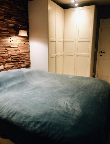 Cama o camas de una habitación en La Vie sur mer - appartement zijdelings zeezicht Mariakerke