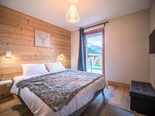 A bed or beds in a room at CHALET LUMI - Chalet CHALET MEIJE pour 6 Personnes 094