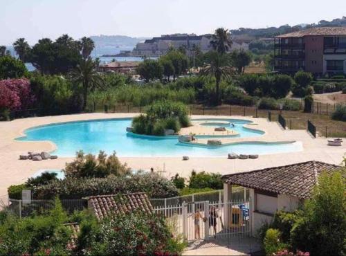 วิวสระว่ายน้ำที่ Plage / Beach / Marines de Gassin / Saint-Tropez หรือบริเวณใกล้เคียง