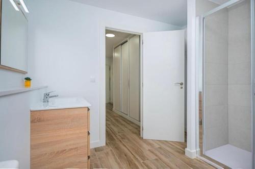 a bathroom with a shower and a sink and a mirror at Vive la Vila cozy apartment by the beach in Villajoyosa