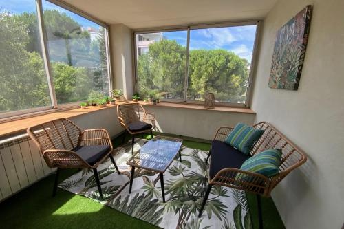 Aesthetics - 2 bedrooms and secure parking!