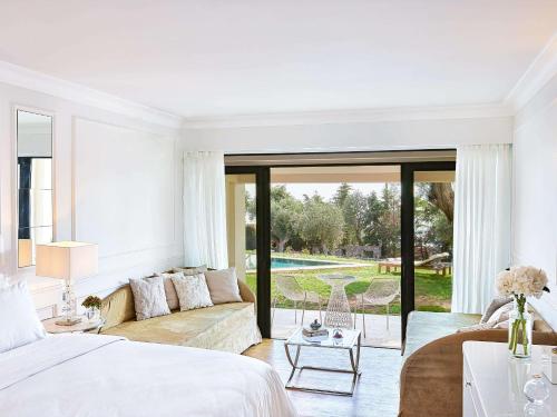 Postel nebo postele na pokoji v ubytování Corfu Imperial, A Grecotel Resort to Live