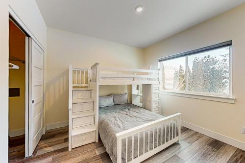 a bedroom with a bunk bed and a window at Lakeview Retreat in Manson