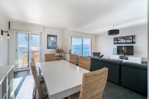 Wonderful 2 bedroom apartment with sea view