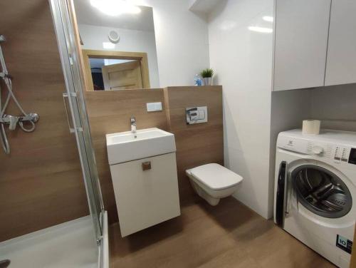 Bilik mandi di Ekskluzywny apartament z balkonem