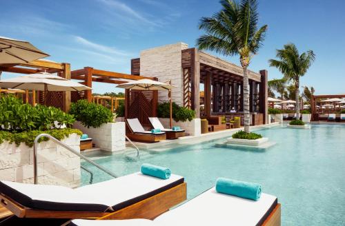 Piscine de l'établissement Jungala Park Hotel at VidantaWorld Riviera Maya ou située à proximité
