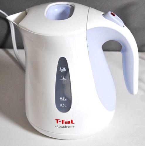 a white tea kettle with a remote control on it at すすき野　ルミエール札幌 in Sapporo