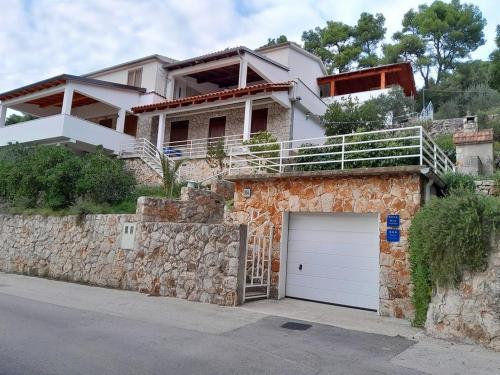 Apartments with parking space Jelsa, Hvar - 22211