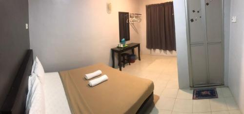 a bedroom with a bed with two towels on it at D LAYARAN KUANTAN LPT Exit 833 in Kuantan