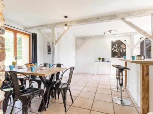 a kitchen and dining room with a table and chairs at Évasion champêtre entre Ancenis et Nantes - Maison rénovée avec jardin clos, pêche et animaux - FR-1-306-873 in Vallons-de-l'Erdre