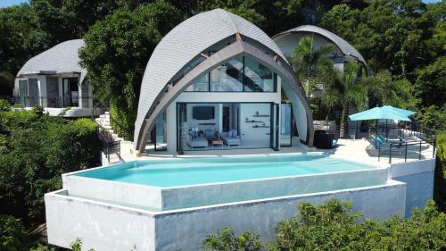 Moonshadow - Multiple Award Winning Villa in Chaweng Noiの敷地内または近くにあるプール
