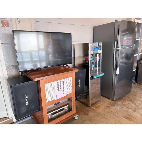 a living room with a tv and a refrigerator at 星森林包棟住宿-台中東勢-山區景觀 in Dongshi