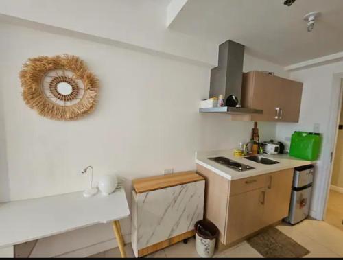 Dapur atau dapur kecil di The Residences at Commonwealth by Century Properties
