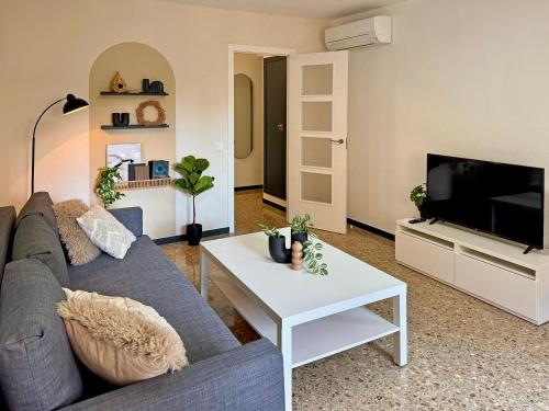 Apartamento con piscina - 2 playas