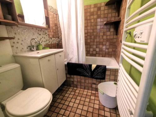 Kúpeľňa v ubytovaní 175 Beverley Hills D64 2 pièces cabine