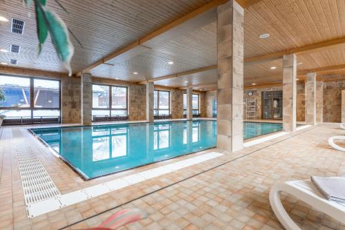 a large swimming pool in a building at BSW Hotel Hubertus-Park in Schönau am Königssee