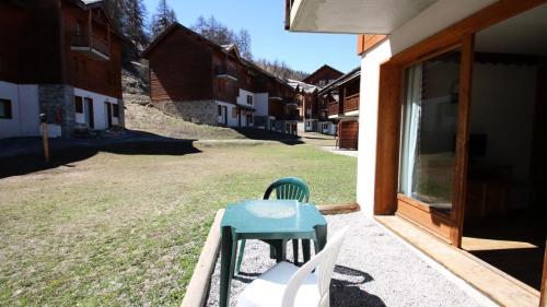 Résidence Parc Aux Etoiles - CH17PAE - CHALET DUPLEX 2 CHAMBRE, TERRASSE ET BALCON MAE-2114