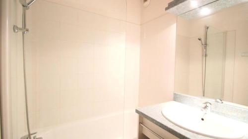 O baie la Résidence Parc Aux Etoiles - PARC AUX ETOILES -CH07- AVEC PISCINE ET SAUNA-Chalet dup MAE-2214