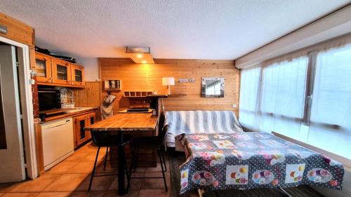 a small kitchen with a table in a room at Résidence Valgardena - Appartements pour 4 Personnes 471 in Puy-Saint-Vincent