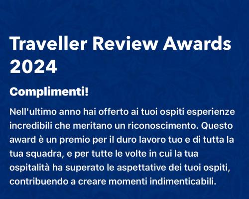 Un cartello che dice che la revisione dei travelsollevatori premia su sfondo blu di LOFT ORTENSIA a Pompei
