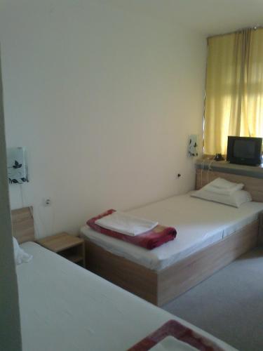 Un pat sau paturi într-o cameră la Hotel Park