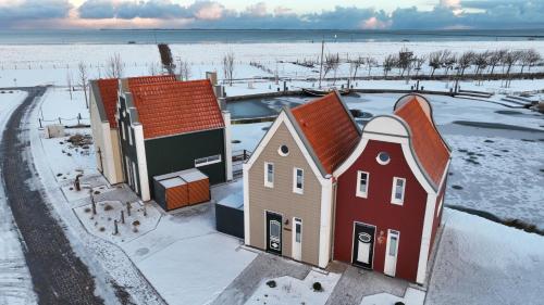 an aerial view of a house in the snow at Fischerhäuschen am Kurpark in Neuharlingersiel