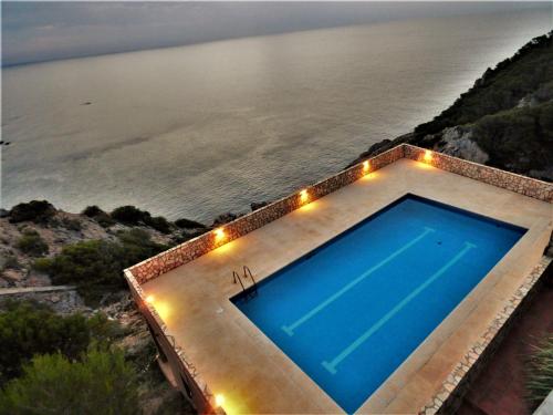 a swimming pool with a view of the water at "Belvédère de la Mer" Résidence "Icaros" Wifi-Piscine-Pkg in Begur