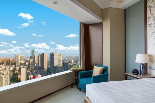 Ένα ή περισσότερα κρεβάτια σε δωμάτιο στο Shangri-La Hefei