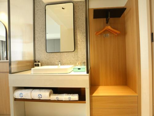 Vannas istaba naktsmītnē LanOu Hotel Impressions of Taipei Xiantao City