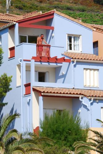 Το κτήριο όπου στεγάζεται  το παραθεριστικό πάρκο