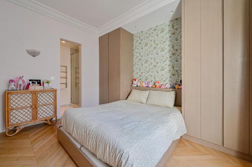 Elegant 170m2 Paris Apartment near Eiffel Tower